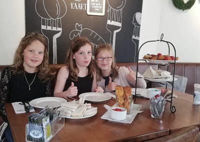 Meiden high tea bij restaurant Smoesjes in Utrecht